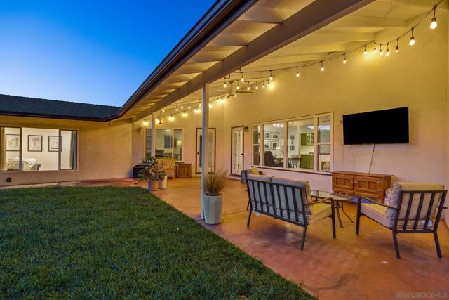 360 Alpine Ave, Chula Vista CA: https://media.crmls.org/mediaz/8b147b5f-db65-4cb4-8a3c-d39e7d1a283b.jpg