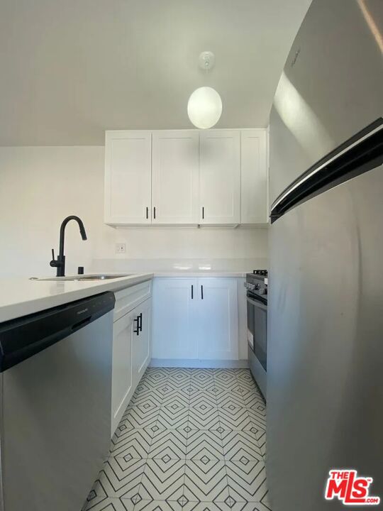5115 Clinton Street, Los Angeles CA: https://media.crmls.org/mediaz/8b14a2b4-78f9-43c1-9b20-2b1e4ff52f58.jpg
