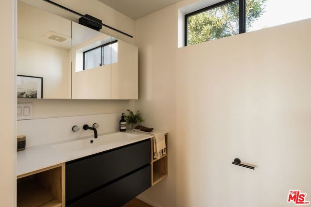 1900 Penmar Avenue, Venice CA: https://media.crmls.org/mediaz/8b14fa85-f714-40ba-bd6e-5b29b328b05c.jpg