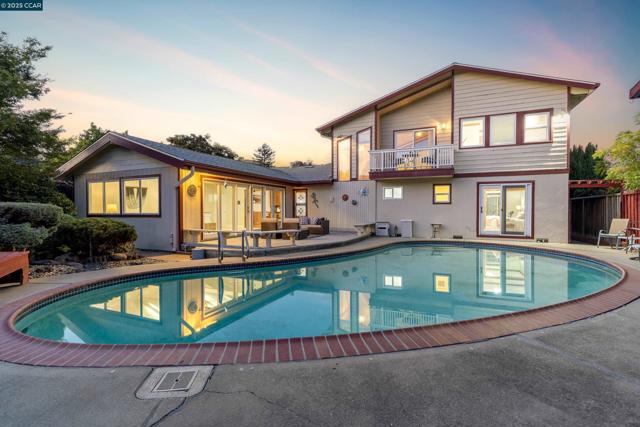3846 Madera St, Pinole CA: https://media.crmls.org/mediaz/8b14fb82-2bff-43fa-8c93-5e3e64a17414.jpg