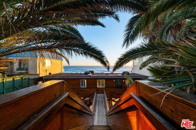 43000 Pacific Coast Highway, Malibu CA: https://media.crmls.org/mediaz/8b151652-0bc1-4c91-a5a6-c2b9b08c3109.jpg