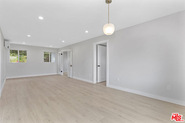 2336 Loma Vista Place, Los Angeles CA: https://media.crmls.org/mediaz/8b157193-7123-4143-b63c-4a9340451b2e.jpg
