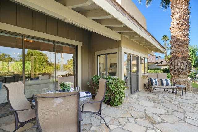 220 Green Mountain Drive, Palm Desert CA: https://media.crmls.org/mediaz/8b157cef-ad46-4b06-8ee9-28addc6c2085.jpg