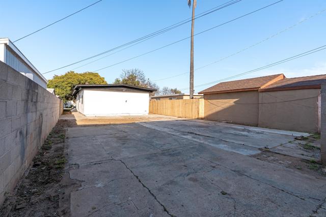 3008 C Ave, National City CA: https://media.crmls.org/mediaz/8b15ae5a-1924-44bf-8deb-5531b46e0609.jpg
