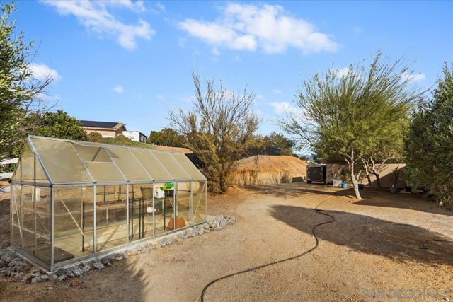 31252 North Star Way, Valley Center CA: https://media.crmls.org/mediaz/8b15dcd9-af3c-4462-ad1c-f10a0f7ead32.jpg