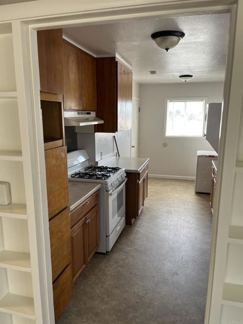 2572 Truman Avenue, Oakland, California 94605, 2 Bedrooms Bedrooms, ,1 BathroomBathrooms,Residential Lease,For Rent,2572 Truman Avenue,CRPTP2405027