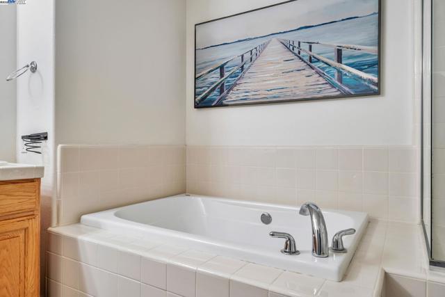 4222 Clarinbridge Cir, Dublin CA: https://media.crmls.org/mediaz/8b17f916-c9bc-416d-a065-f159c6743a94.jpg