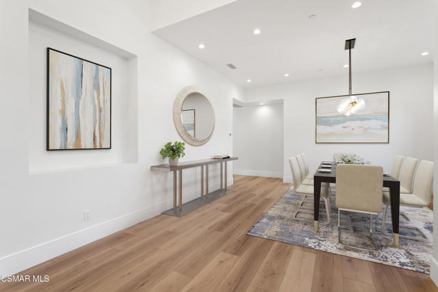 361 Toyon Court, Thousand Oaks CA: https://media.crmls.org/mediaz/8b17ff5f-7b6f-4ad7-bb4e-52718d653b01.jpg