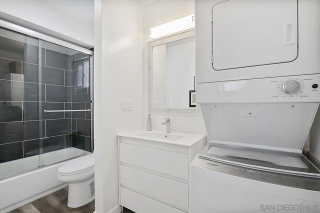3980 Crown Point Drive, San Diego CA: https://media.crmls.org/mediaz/8b180467-9cea-4f54-8568-d7a72da9c916.jpg