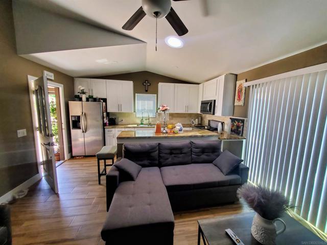 4716 S Mission Rd, Fallbrook CA: https://media.crmls.org/mediaz/8b1822ac-5ee0-48c0-a8d5-52b46ec77497.jpg