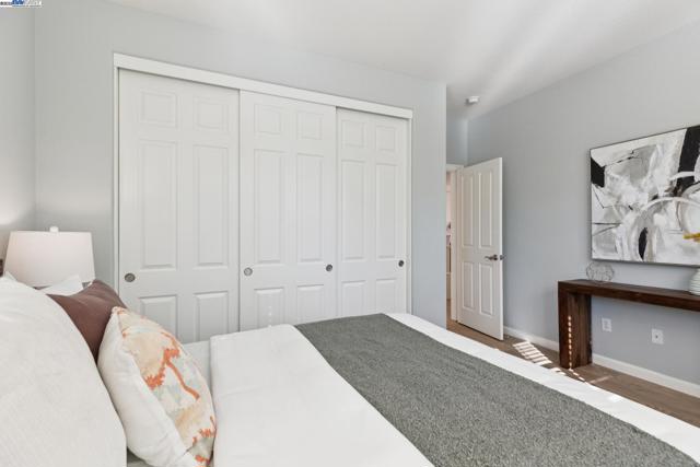 5 Cornelius Sq, Alameda CA: https://media.crmls.org/mediaz/8b182dda-f69c-4976-9469-dcd5662abfa3.jpg