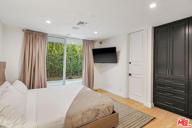 9620 Highridge Drive, Beverly Hills CA: https://media.crmls.org/mediaz/8b183704-a311-4537-b5b6-34d82cb44a35.jpg