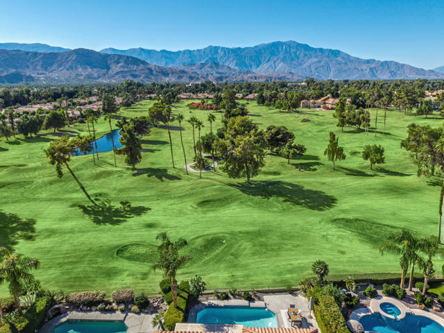 134 E Kavenish Drive, Rancho Mirage CA: https://media.crmls.org/mediaz/8b184fdc-be0d-42db-b515-1768357a2f17.jpg