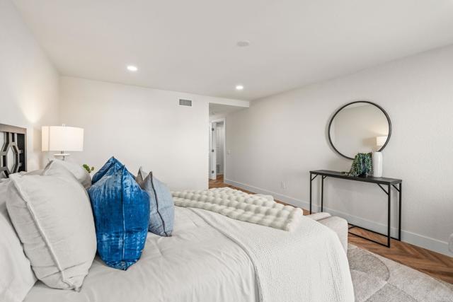 Detail Gallery Image 40 of 52 For 90 Montego Ct, Coronado,  CA 92118 - 2 Beds | 2/1 Baths
