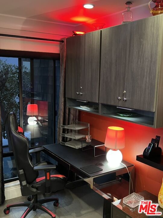 950 N Kings Road, West Hollywood CA: https://media.crmls.org/mediaz/8b18a5c4-7779-4647-8cef-e1ff4de5fe3a.jpg
