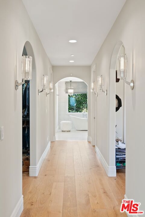 23593 Park South Street, Calabasas CA: https://media.crmls.org/mediaz/8b18da65-96b1-4015-8ce3-4f4952698949.jpg