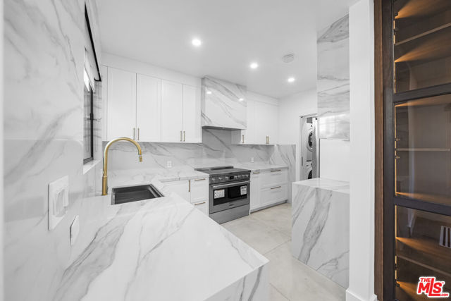 1722 N Vista Street, Los Angeles CA: https://media.crmls.org/mediaz/8b18db4c-1785-419c-b252-9bd93b1bccba.jpg
