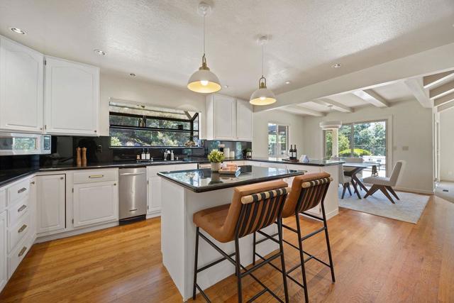 16 Niner Court, Redwood City CA: https://media.crmls.org/mediaz/8b1918bf-8690-41b3-b3f7-848a9e36af6a.jpg