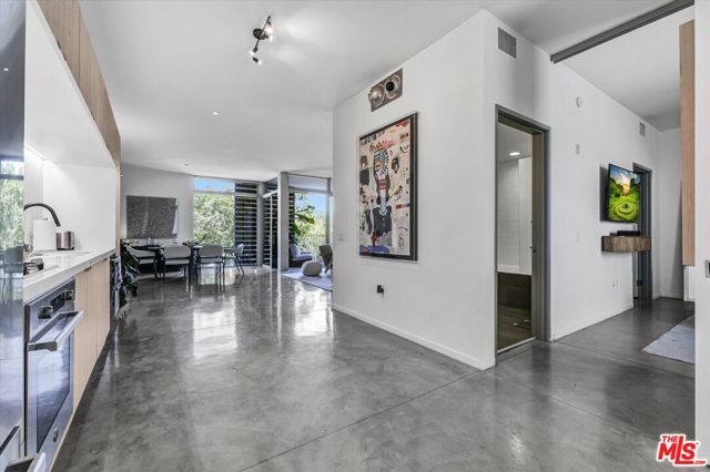 901 Hancock Avenue, West Hollywood CA: https://media.crmls.org/mediaz/8b196691-198c-4ad6-b584-8805ab5160bb.jpg