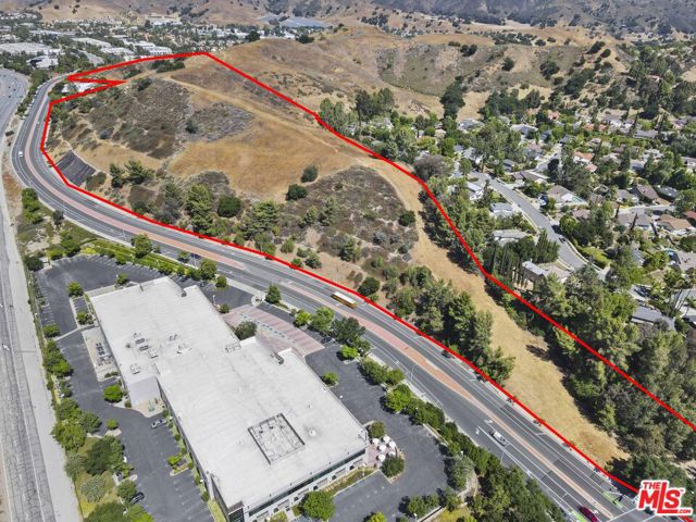 27300 Agoura Road, Calabasas CA: https://media.crmls.org/mediaz/8b1999be-8e14-4943-86fa-f9aa5f75f5e0.jpg