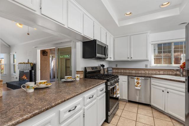 9530 Whellock Way, San Diego CA: https://media.crmls.org/mediaz/8b19f5f0-eca3-46ea-bd10-5d323d7f9f3e.jpg