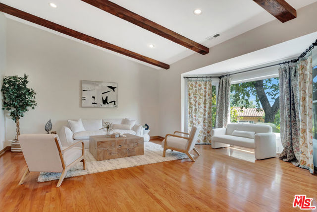 5025 Delita Place, Woodland Hills CA: https://media.crmls.org/mediaz/8b1a4b3c-e95e-4b1a-aee7-e5811f4818d5.jpg