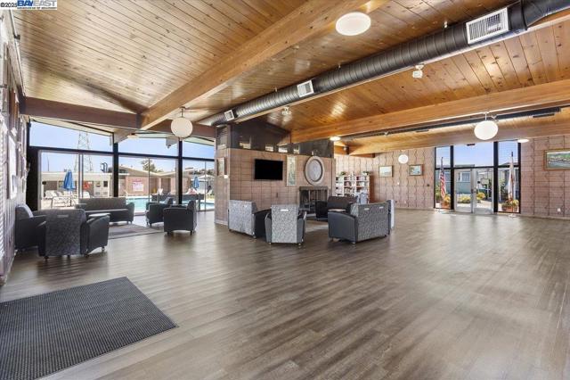 3015 E Bayshore Road #423, Redwood City CA: https://media.crmls.org/mediaz/8b1a6a71-14c6-4a5e-9beb-d0400dc03e2d.jpg
