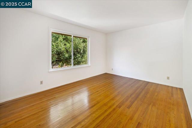 681 Rock Oak Rd, Walnut Creek CA: https://media.crmls.org/mediaz/8b1b0099-bdc5-4227-a69a-3e78d1109a7b.jpg