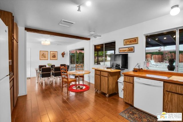 2250 Tamarisk Road, Palm Springs CA: https://media.crmls.org/mediaz/8b1b130e-1dfd-4fbf-b9b5-7c2bc7e5e253.jpg