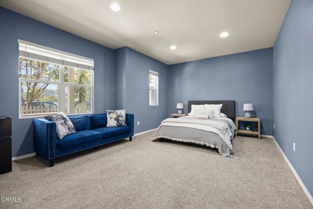 3102 N Oxnard Boulevard, Oxnard CA: https://media.crmls.org/mediaz/8b1b8107-bb43-47cb-b1e4-d5096a4c7509.jpg