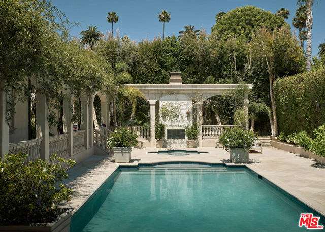 628 N Rodeo Drive, Beverly Hills CA: https://media.crmls.org/mediaz/8b1b8a3c-8987-4ebb-85e0-c16a4c1bf9e0.jpg