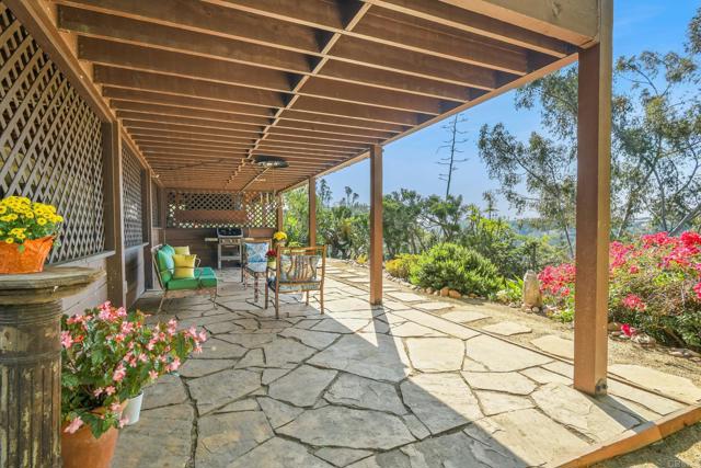 Detail Gallery Image 10 of 73 For 5036 Litchfield Rd, San Diego,  CA 92116 - 3 Beds | 2 Baths
