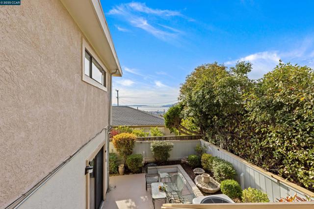 716 Gelston Pl, El Cerrito CA: https://media.crmls.org/mediaz/8b1be397-e05c-4a48-9ee2-9c5a0574cceb.jpg