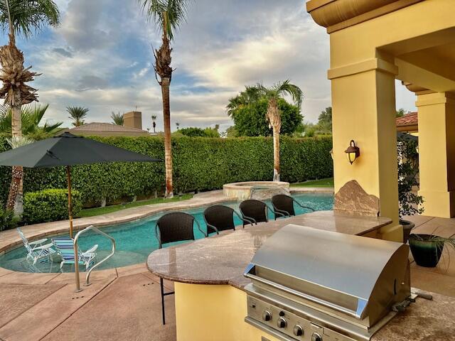 16 Villaggio Place, Rancho Mirage CA: https://media.crmls.org/mediaz/8b1be5eb-187b-47ba-931d-58388ca9d1bd.jpg