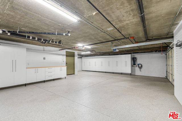 851 19th Street, Santa Monica CA: https://media.crmls.org/mediaz/8b1bf70b-befb-4591-9910-c25a67bcba14.jpg