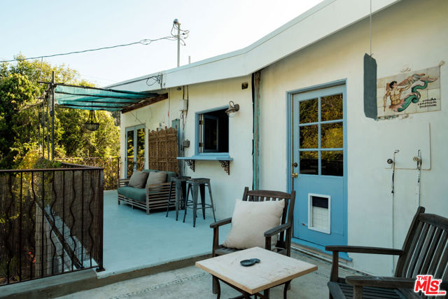 21316 Encina Road, Topanga CA: https://media.crmls.org/mediaz/8b1c5c52-f7c4-4a90-96fe-14bc76551b62.jpg