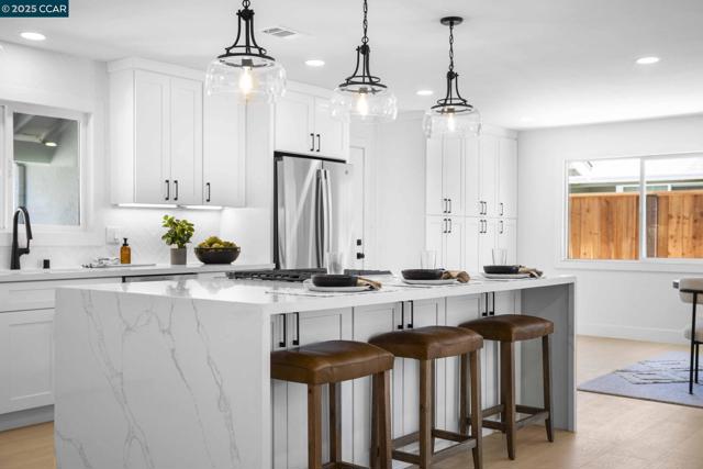 4650 Regina Ln, Concord CA: https://media.crmls.org/mediaz/8b1c951b-8b96-4a8c-a4fb-a0dd4d07fb82.jpg