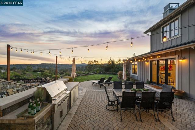 1204 Glen Rd, Lafayette CA: https://media.crmls.org/mediaz/8b1cce88-1732-4b03-ad5b-3887fc754ff3.jpg