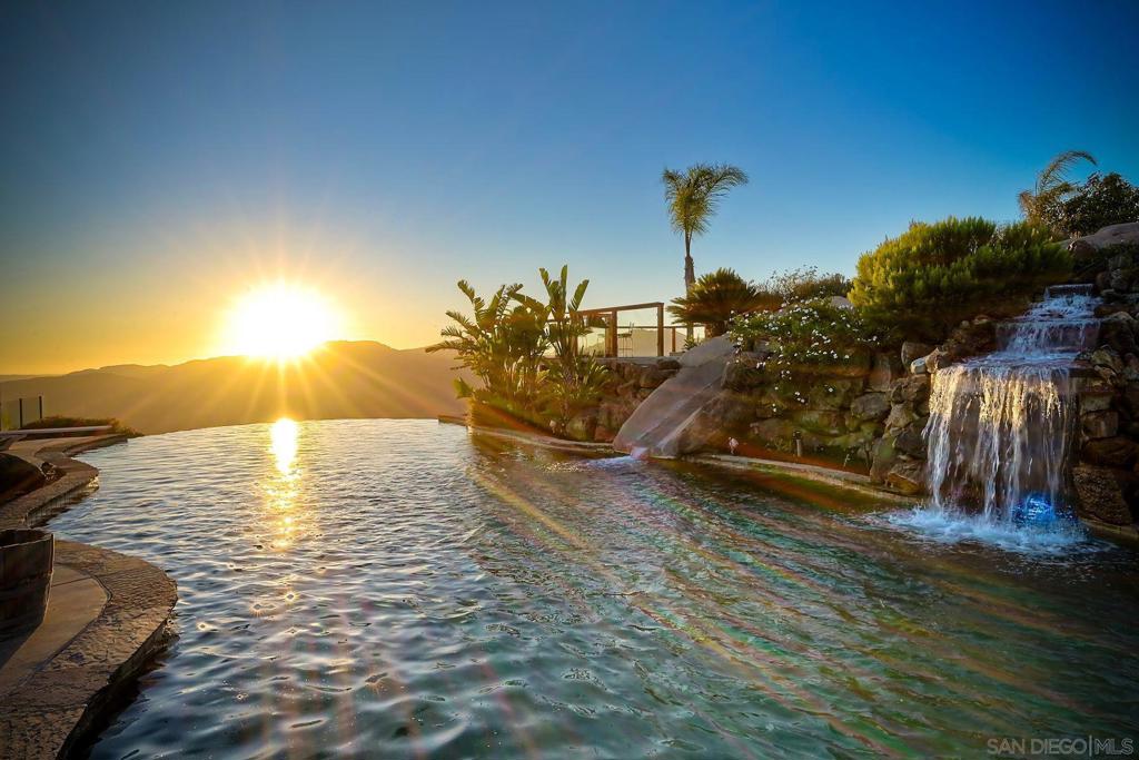 15068 Creek Hills Rd