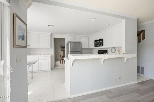 Detail Gallery Image 14 of 39 For 2467 Ridgebrook Pl, Thousand Oaks,  CA 91362 - 3 Beds | 2/1 Baths