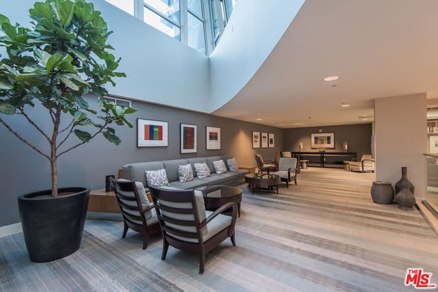 13600 Marina Pointe Drive, Marina del Rey CA: https://media.crmls.org/mediaz/8b1d7944-bc4a-4f98-aaef-5aa522f07978.jpg