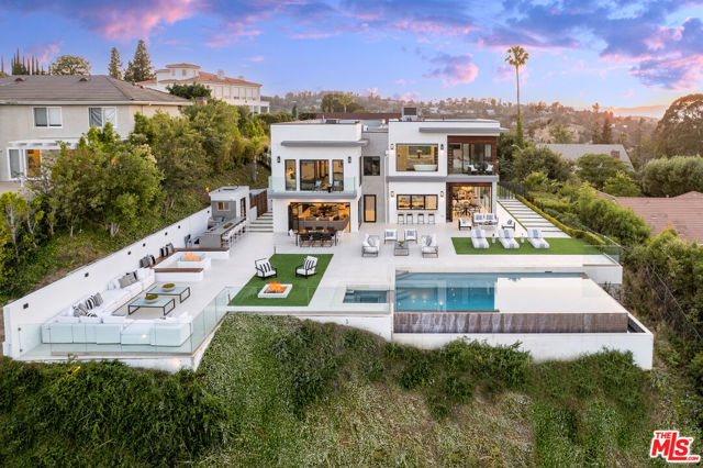 4338 Gayle Drive, Tarzana CA: https://media.crmls.org/mediaz/8b1d86ab-cf9e-4f50-a382-3f07d57cedf1.jpg