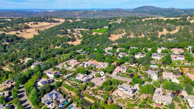 4040 Morning View Way, El Dorado Hills CA: https://media.crmls.org/mediaz/8b1da141-68ab-4e02-aa07-85e3b5384168.jpg