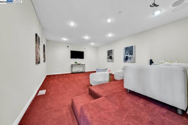 48912 Crown Ridge Cmn, Fremont CA: https://media.crmls.org/mediaz/8b1dd9e5-5479-40d4-9452-63b1dbb1fe08.jpg