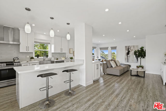 5549 Onacrest Drive, Los Angeles CA: https://media.crmls.org/mediaz/8b1ddd78-a12c-499a-8b58-b931ffc55871.jpg