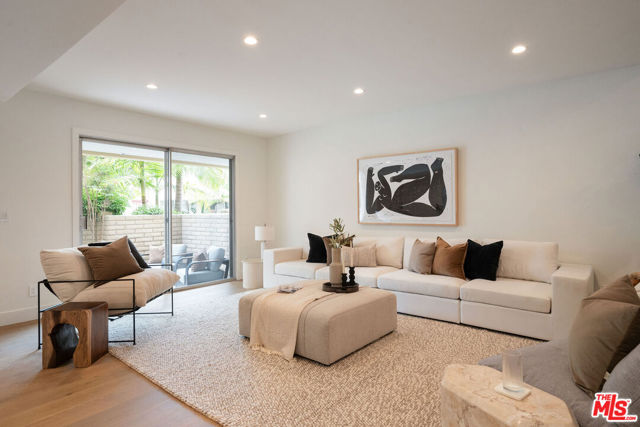 13245 Fiji Way, Marina del Rey CA: https://media.crmls.org/mediaz/8b1e1980-a5f8-423e-b483-63b03a1c543b.jpg
