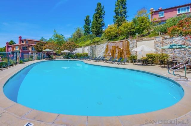 1184 Highbluff Ave, San Marcos CA: https://media.crmls.org/mediaz/8b1e5410-741f-4d32-b930-5fd00cf128a9.jpg
