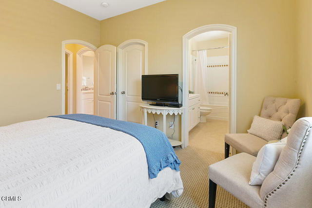 1464 Twin Tides Place, Oxnard CA: https://media.crmls.org/mediaz/8b1e5777-ae41-4c36-9ebd-7e60bd7a2050.jpg