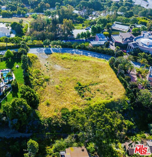 6435 Meadows Court, Malibu CA: https://media.crmls.org/mediaz/8b1e8ab9-dea9-44d3-8948-6ebef395be2f.jpg
