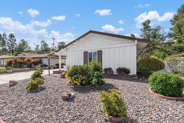 12091 Lomica Dr, San Diego CA: https://media.crmls.org/mediaz/8b1ea102-2b50-4f6d-9335-e58cb175b5a2.jpg